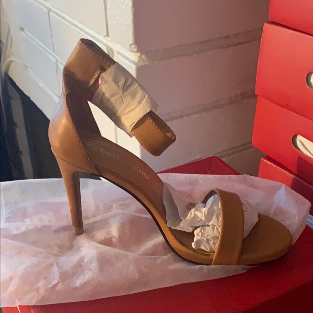 Women heel pumps